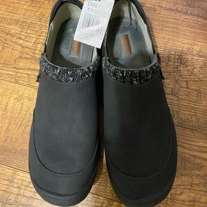 Ladies New JSport black slip in shoe
Size 11